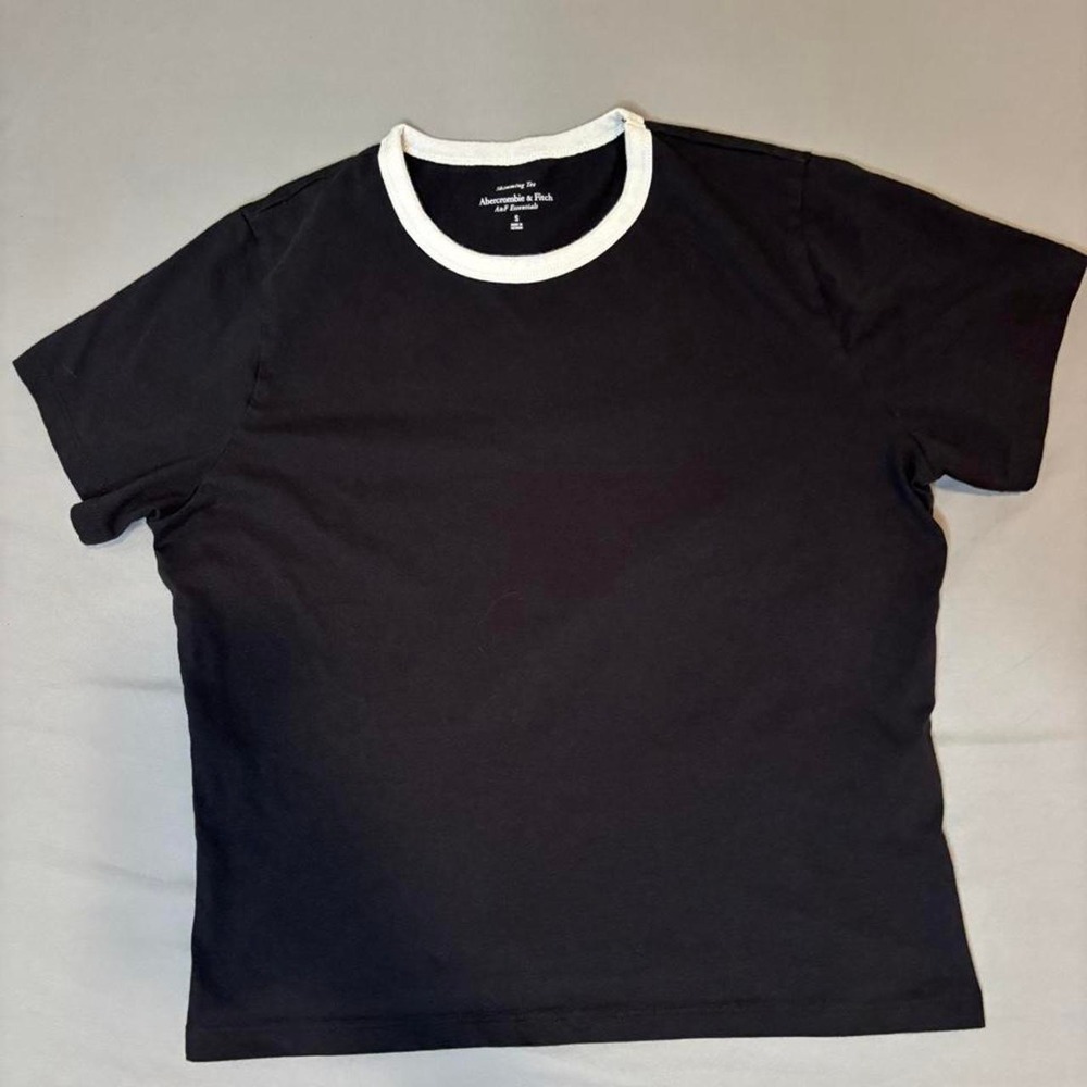 Abercrombie and fitch black skimming tee with white collar